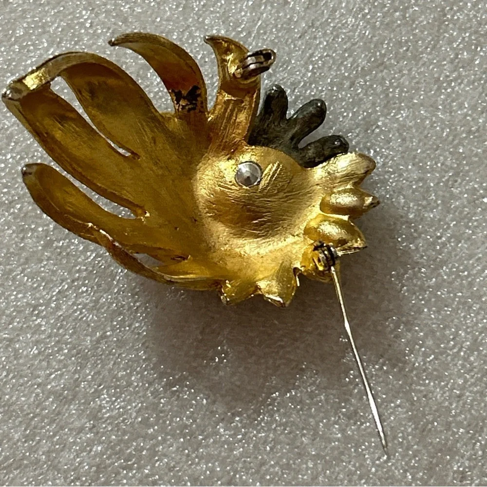 N/A vintage preowned pin